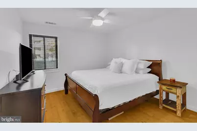 527 Florida Avenue #T2, Herndon, VA 20170 - Photo 17