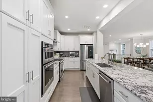 4432 Manor Oak Ln, Fairfax, VA 22030 - Photo 11