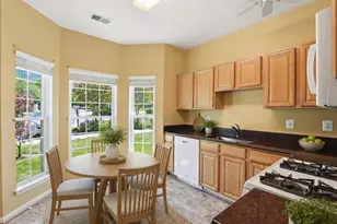 4135 Fountainside Ln, Fairfax, VA 22030 - Photo 7