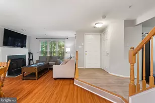4315 Hackney Coach Ln, Fairfax, VA 22030 - Photo 3
