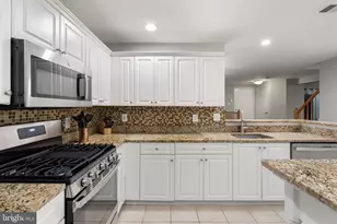 4315 Hackney Coach Ln, Fairfax, VA 22030 - Photo 11