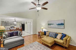 13704 Shelburne St, Centreville, VA 20120 - Photo 5