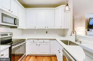12190 Abington Hall Pl, Reston, VA 20190 - Photo 11