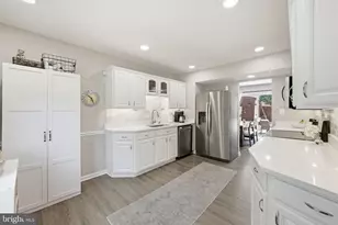 9635 Lindenbrook St, Fairfax, VA 22031 - Photo 13