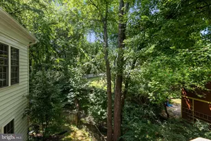 2202 Sarah Woods Ct, Vienna, VA 22182 - Photo 17