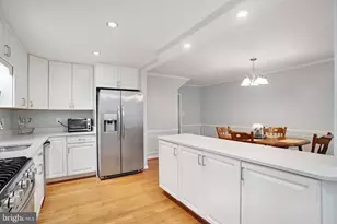 7558 Park Ln, Annandale, VA 22003 - Photo 7