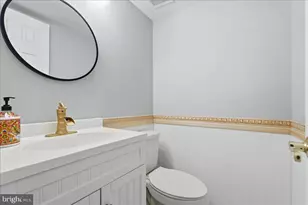 6326 Fenestra Ct, Burke, VA 22015 - Photo 17