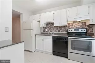 6326 Fenestra Ct, Burke, VA 22015 - Photo 7