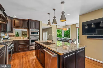 10033 Glencroft Court, Vienna, VA 22181 - Photo 13