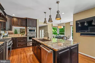 10033 Glencroft Ct, Vienna, VA 22181 - Photo 13