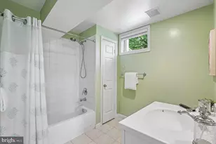 10033 Glencroft Ct, Vienna, VA 22181 - Photo 41
