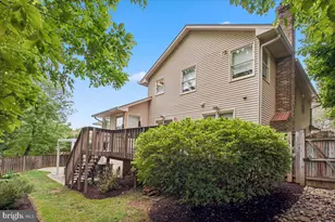 10033 Glencroft Ct, Vienna, VA 22181 - Photo 3