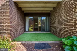 11240 Chestnut Grove Square, Reston, VA 20190 - Photo 5