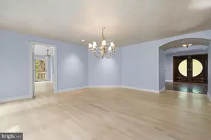 10701 Sycamore Springs Ln, Great Falls, VA 22066 - Photo 9