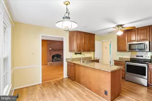 12144 Folkstone Dr, Herndon, VA 20171 - Photo 11
