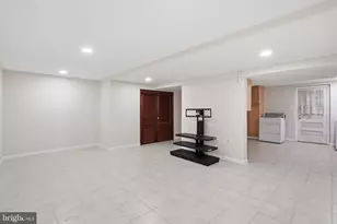 5304 Pillow Ln, Springfield, VA 22151 - Photo 21