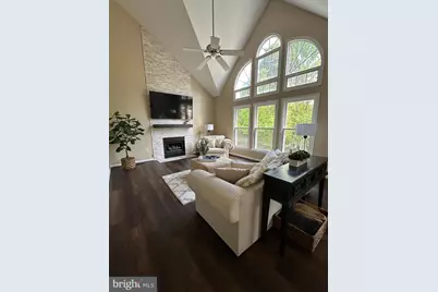 5126 Myrtle Leaf Drive, Fairfax, VA 22030 - Photo 3