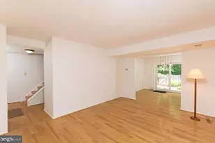 8302 Moline Pl, Springfield, VA 22153 - Photo 9