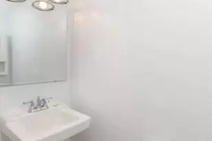 8302 Moline Pl, Springfield, VA 22153 - Photo 13