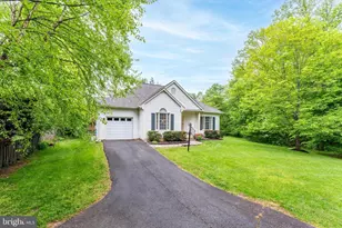 5715 Flagler Dr, Centreville, VA 20120 - Photo 3