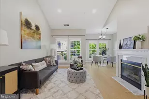 4139 Fountainside Ln, Fairfax, VA 22030 - Photo 3