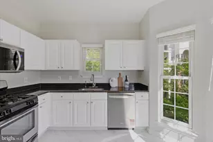4139 Fountainside Ln, Fairfax, VA 22030 - Photo 13