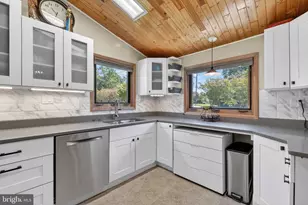 8904 Stratford Ln, Alexandria, VA 22308 - Photo 31
