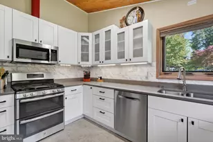 8904 Stratford Ln, Alexandria, VA 22308 - Photo 31