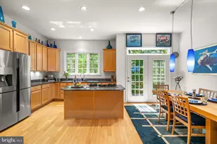 7136 Ayers Meadow Ln, Springfield, VA 22150 - Photo 9