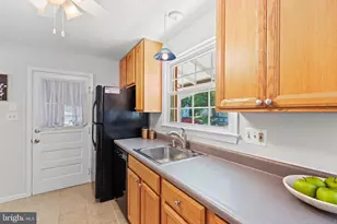 6608 Grey Fox Dr, Springfield, VA 22152 - Photo 9