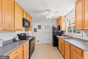 6608 Grey Fox Dr, Springfield, VA 22152 - Photo 7