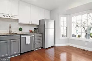 9533 Ashbridge Ct, Burke, VA 22015 - Photo 5