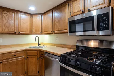 1422 Northgate Square #12B, Reston, VA 20190 - Photo 7