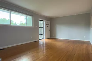 556 Orchard St NW, Vienna, VA 22180 - Photo 3