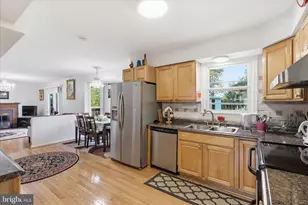 211 Whispering Wind Ct SE, Vienna, VA 22180 - Photo 11