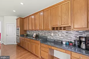 8717 Flowering Dogwood Ln, Lorton, VA 22079 - Photo 9