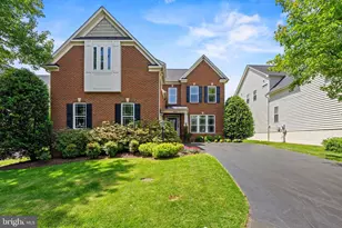 8717 Flowering Dogwood Ln, Lorton, VA 22079 - Photo 3