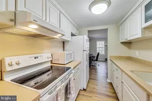 6415 Old Scotts Ct, Springfield, VA 22152 - Photo 9
