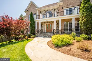 1002 Sherman Ct, Great Falls, VA 22066 - Photo 3
