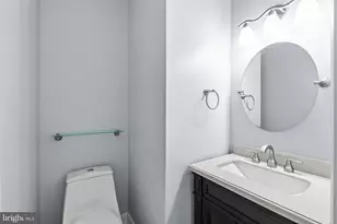 633 Spring St, Herndon, VA 20170 - Photo 25