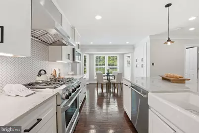 2638 Oakton Glen Drive, Vienna, VA 22181 - Photo 11