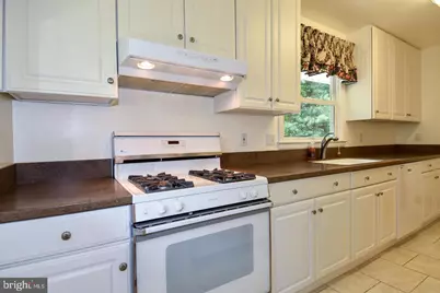 606 Kingsley Road SW, Vienna, VA 22180 - Photo 9