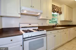 606 Kingsley Rd SW, Vienna, VA 22180 - Photo 9