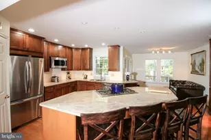 1392 Park Garden Ln, Reston, VA 20194 - Photo 9