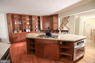 1392 Park Garden Ln, Reston, VA 20194 - Photo 11