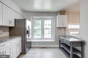 8657 Dellway Ln, Vienna, VA 22180 - Photo 7