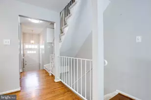 8657 Dellway Ln, Vienna, VA 22180 - Photo 3