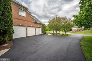 2939 Fox Mill Manor Dr, Oakton, VA 22124 - Photo 7