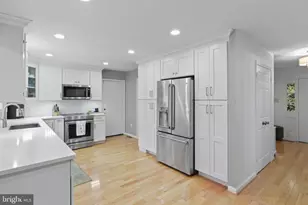 3366 Taleen Ct, Annandale, VA 22003 - Photo 9