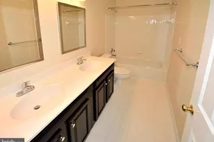 9425 Van Arsdale Dr, Vienna, VA 22181 - Photo 17